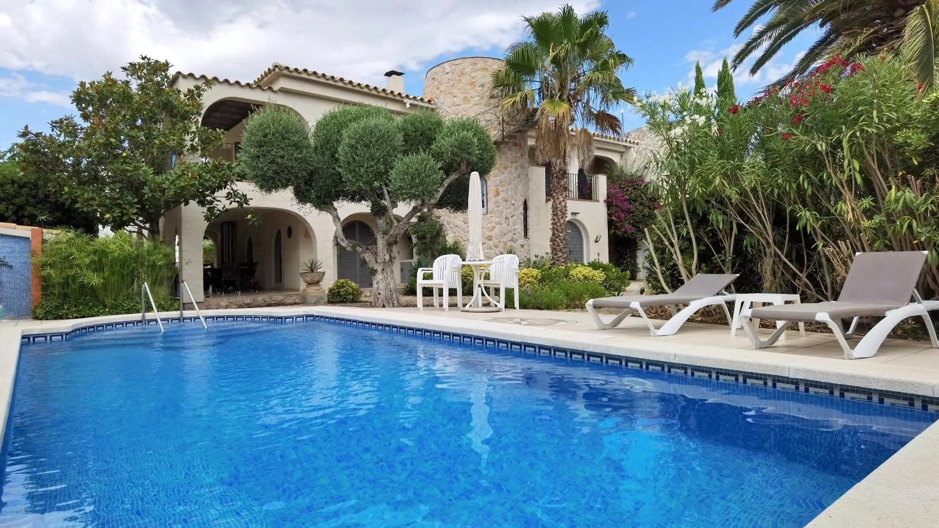 Leon Inmo Villa Royal - 10500 Empuriabrava