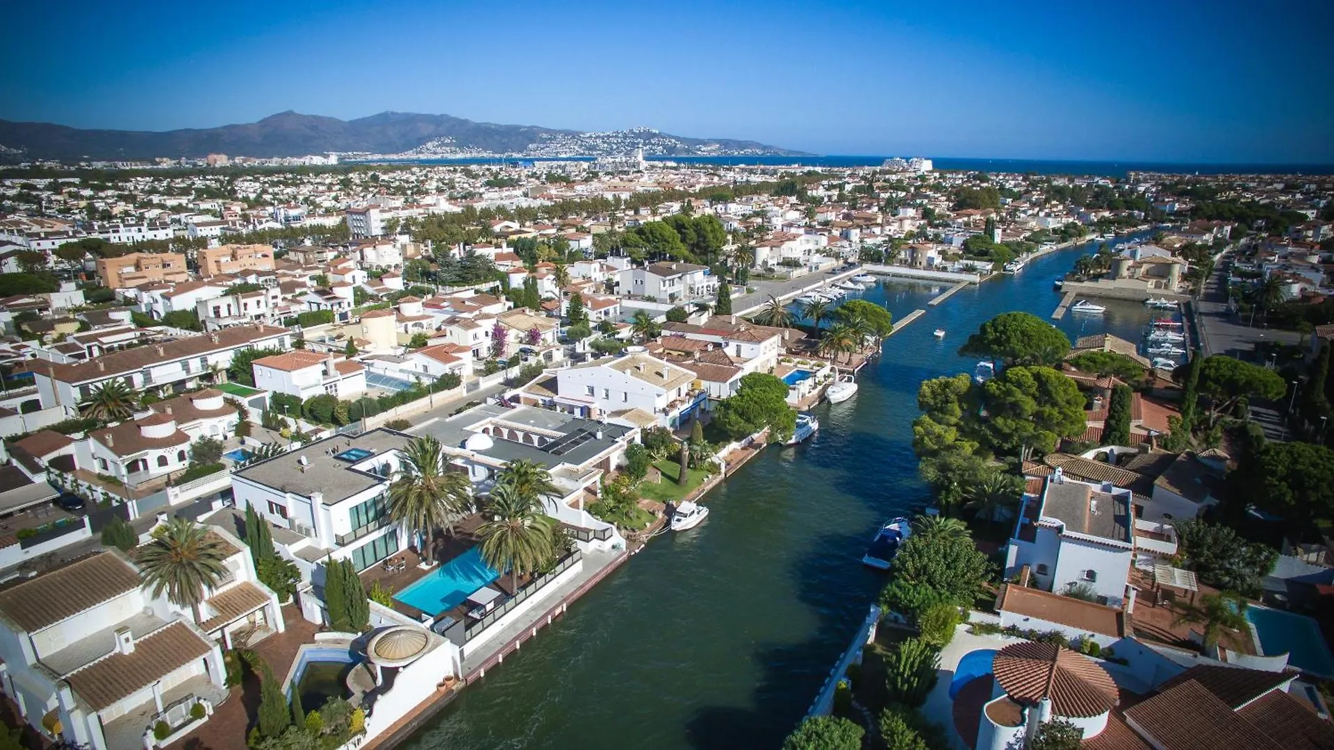 Leon Inmo Villa Royal - 10500 Empuriabrava