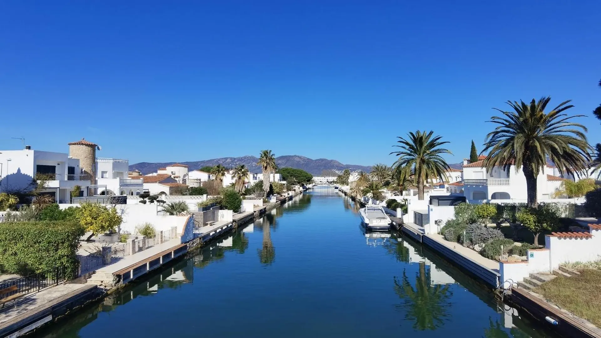 Leon Inmo Villa Royal - 10500 Empuriabrava 0*,