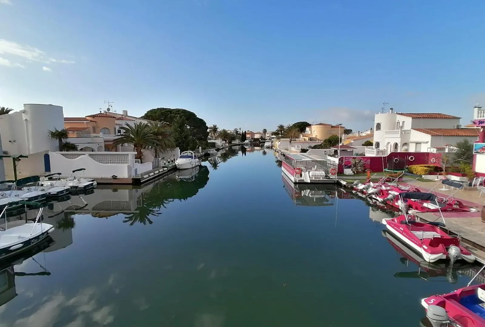 Leon Inmo Villa Royal - 10500 Empuriabrava 0*,  Spain