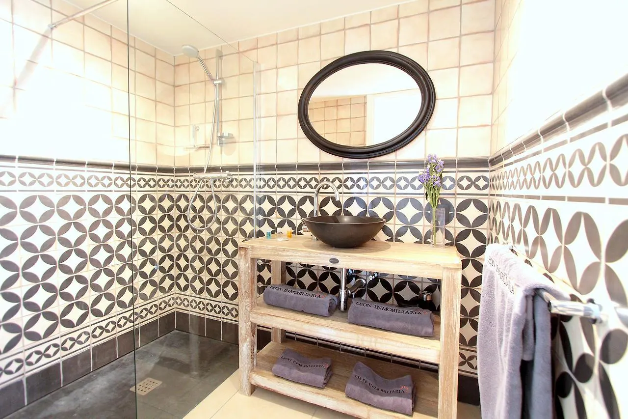 Leon Inmo Villa Royal - 10500 Empuriabrava 0*,  Spain