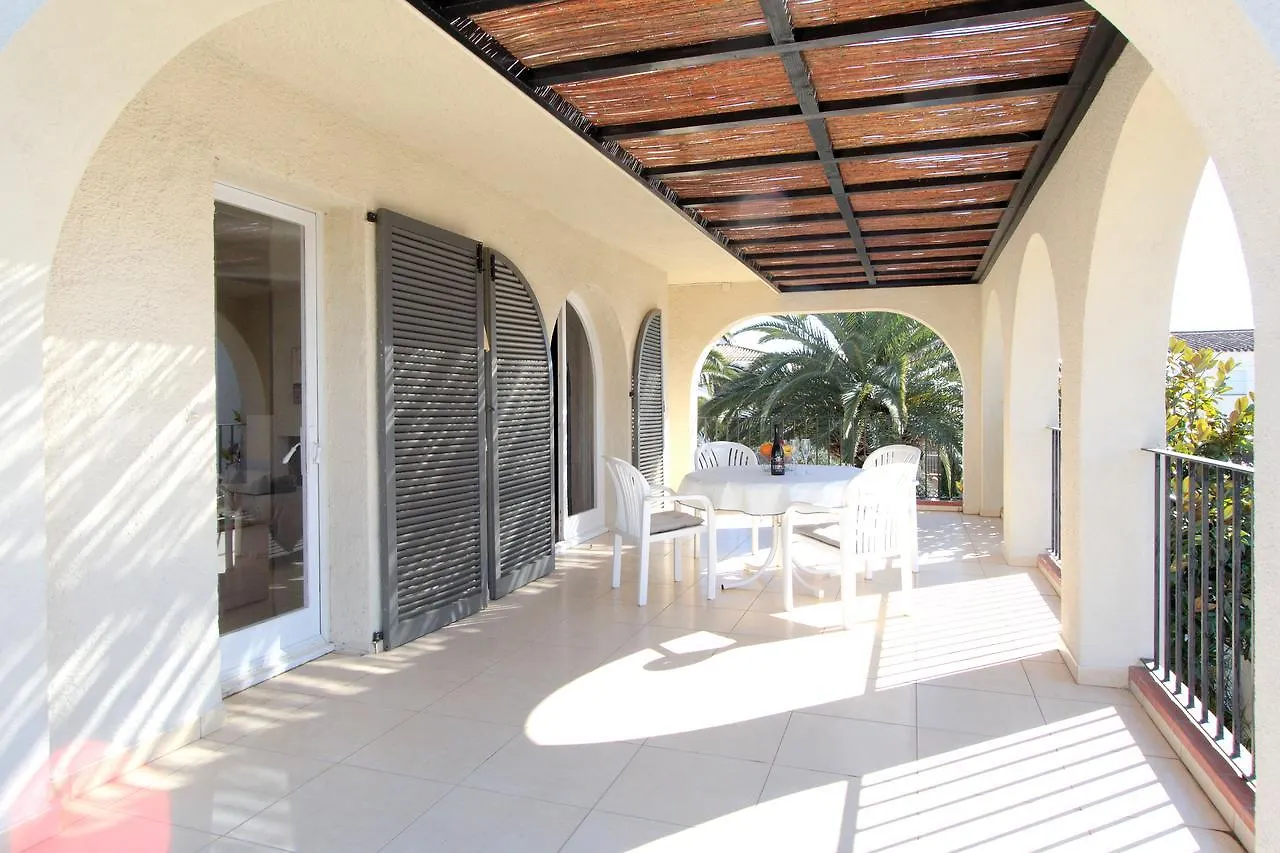 Leon Inmo Villa Royal - 10500 Empuriabrava Spain