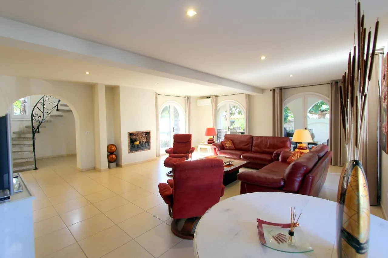 Leon Inmo Villa Royal - 10500 Empuriabrava